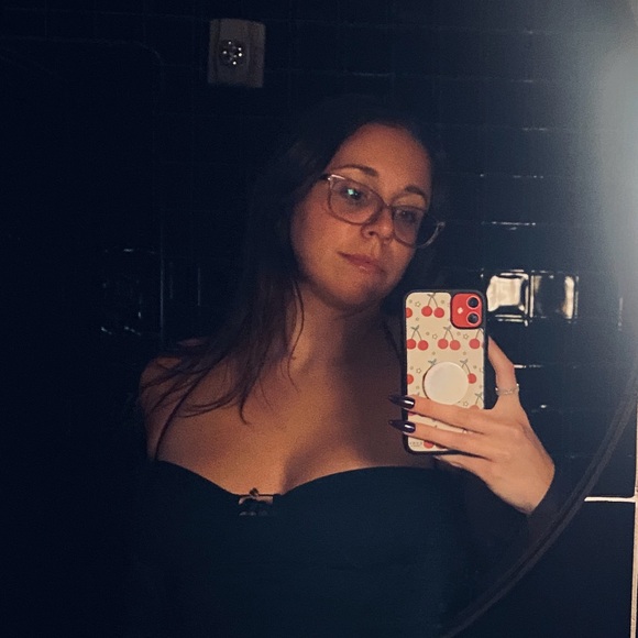 Meet your Posher, Amber - Picture 7 of 8